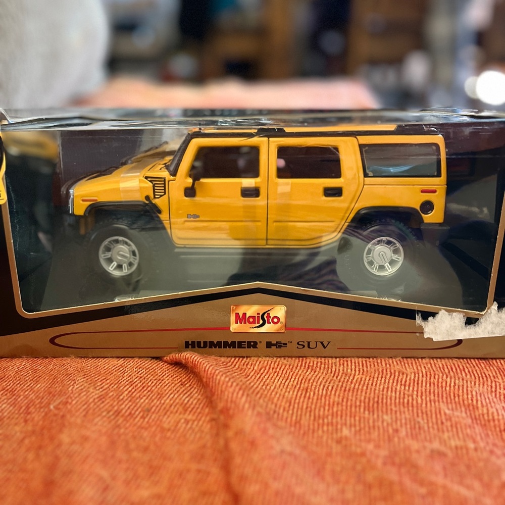 Maisto Hummer H2 SUV 1:18